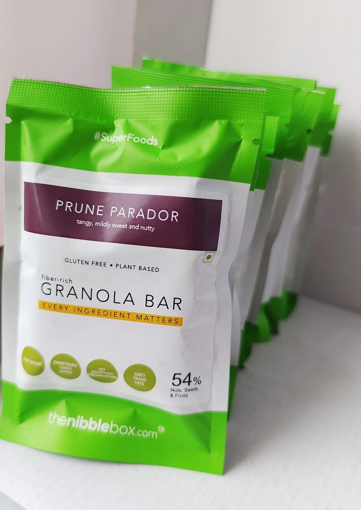 Prune Parador Fruit and Nut Breakfast Granola Bar